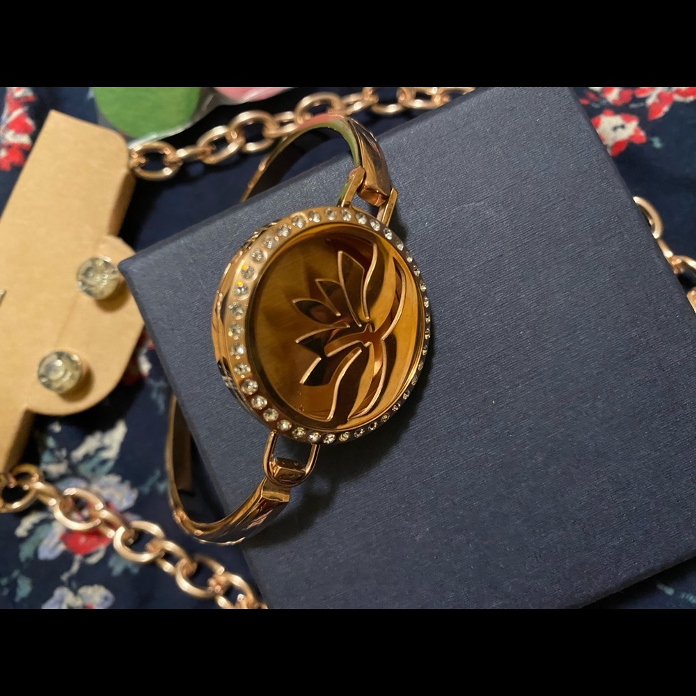 Jewelry Lot - Picture 2 of 6